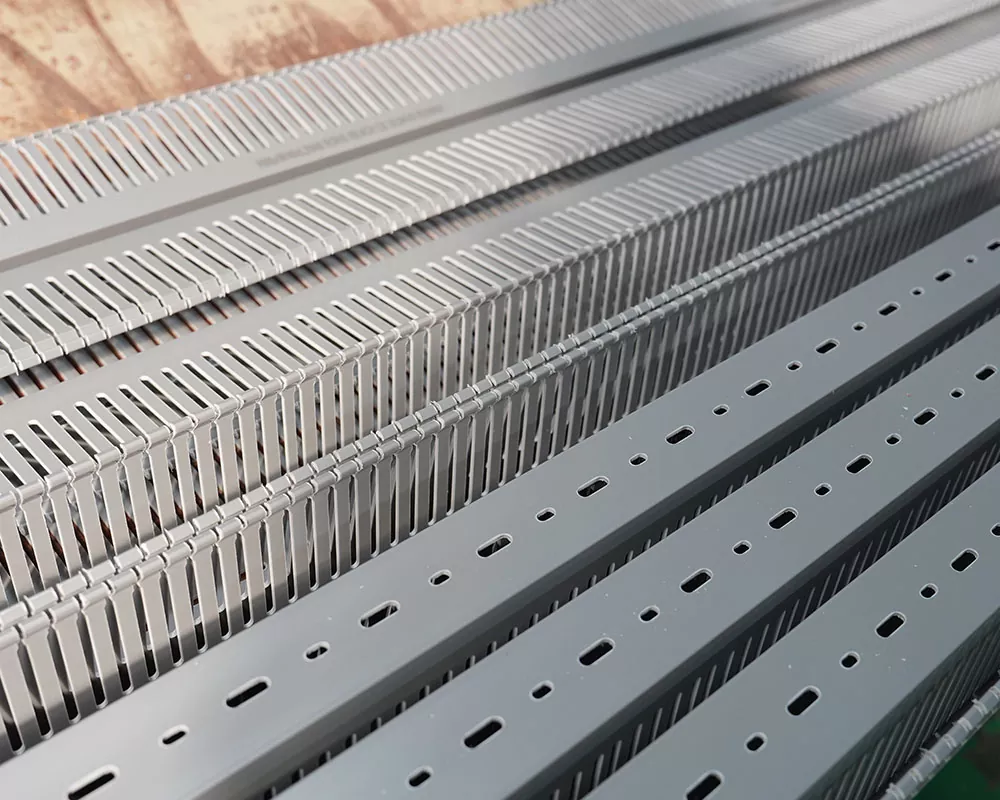 Koks yra PVC antipireno kabelių lovelio, esančio paskirstymo spintoje, temperatūros atsparumo diapazonas?